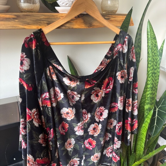 Torrid Floral Velvet Off Shoulder Bell Sleeve Top - Picture 9 of 9